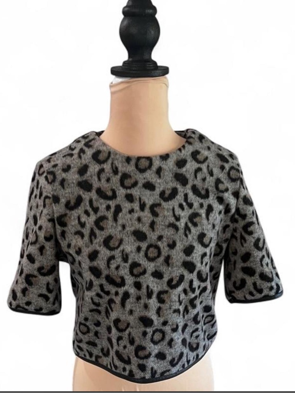 Colour House New York Grey Leopard Print Short-Sleeve Faux Fur Top